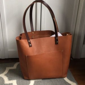Large Portland Leather tote in Saddle.